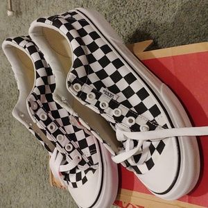 women's new checker board vans 8.5